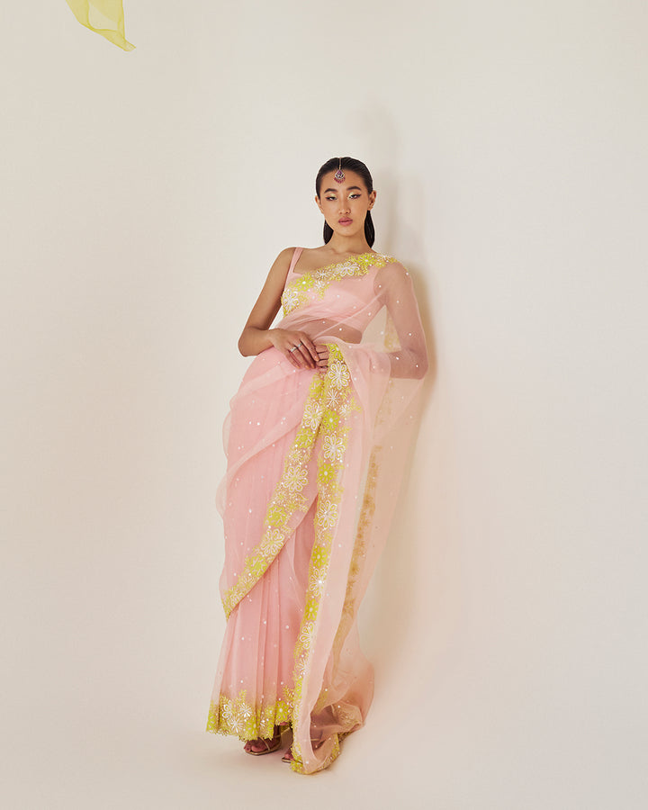 Sophisticated Silk Organza Saree: Contrasting embroidered details