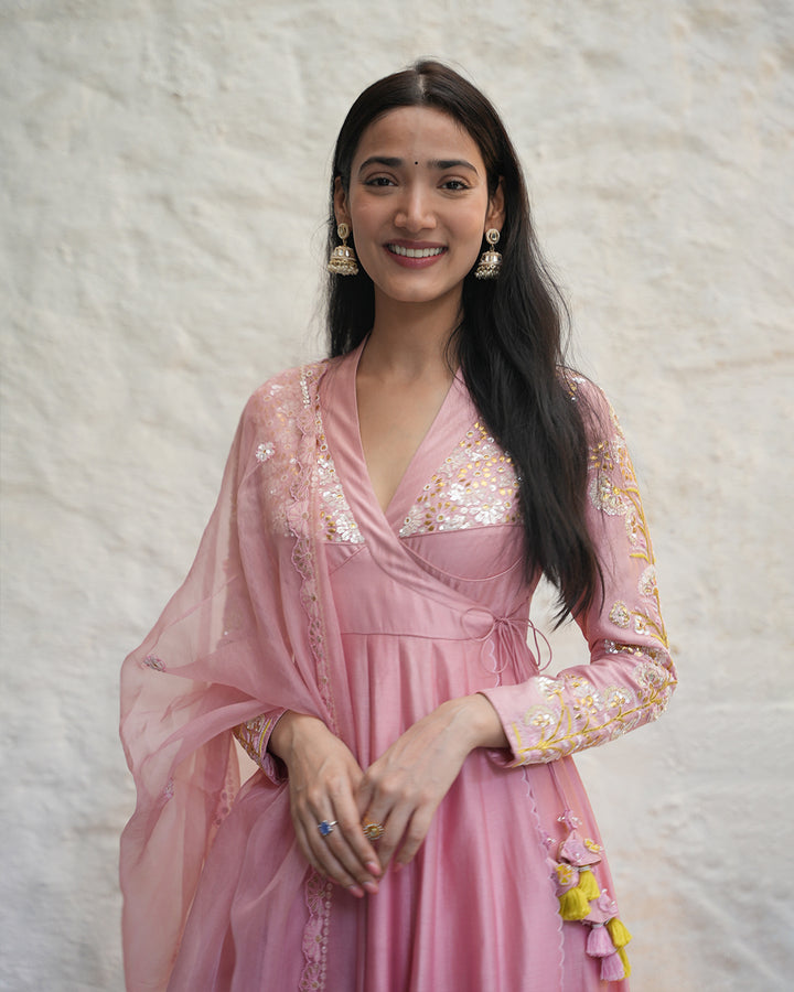 MEDHA SHANKAR IN QUARTZ PINK ANGRAKHA SET